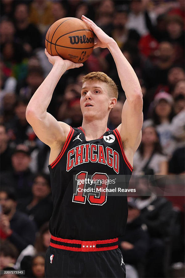 Mens Chicago Bulls #13 Kevin Huerter Black Statement Edition Swingman Jersey